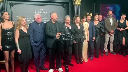 Şahsiyet dizisinin galasına damga vuran kare! Başrol Cansu Dere, şekilden şekle girdi