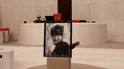 TBMM’de adalet nöbeti tutan CHP’lilerden Atatürk anması