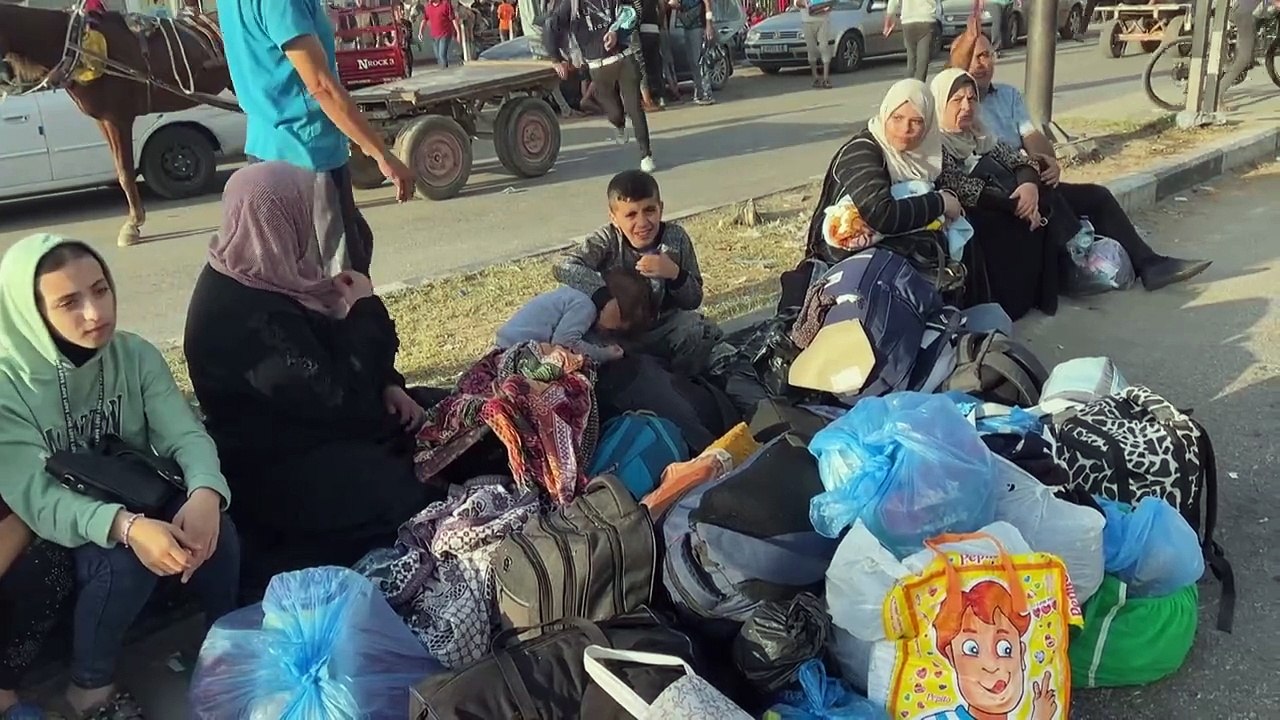 „Nichts als Zerstörung“: Massenflucht aus Gaza