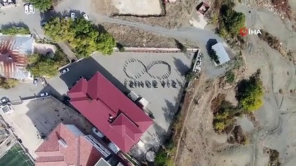 Öğrencilerin 'sonsuzluk ve izindeyiz' koreografisi