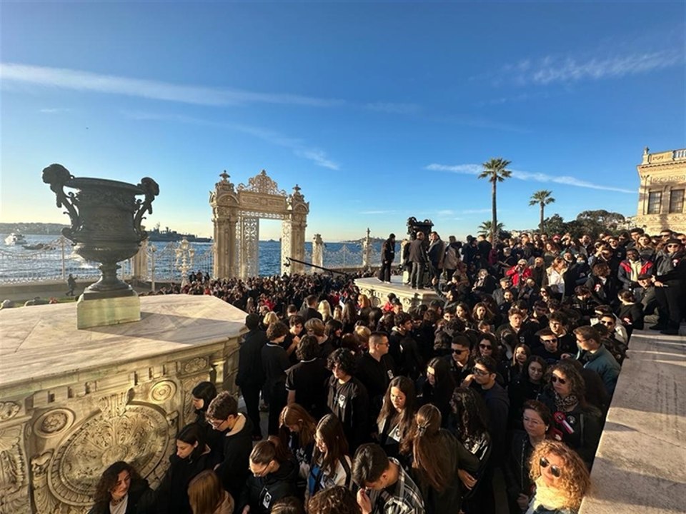 Ulu önder Mustafa Kemal Atatürk’ün vefatının 85’inci yılında vatandaşlar Dolmabahçe Sarayı’na akın etti