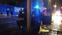 Minibüs yön levhasına çarptı, sürücü yaralandı