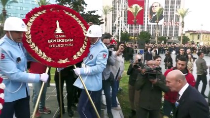 İzmir'de Atatürk'ün ölüm yıl dönümü törenle anıldı