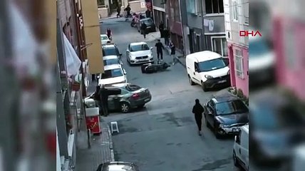 Kazadan sonra kaçmaya çalışan sürücü motosikletliyi sürükleyip başka araca çarptı!