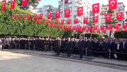 Tải video: Atatürk'ün Ölüm Yıl Dönümünde Türkiye Genelinde Saygı Duruşu