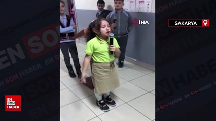 Sakarya'da Atatürk şiiri okurken ağlayan öğrenci