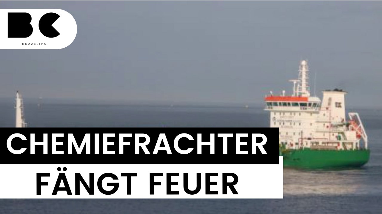 Chemiefrachter steht im nord-ostsee-kanal in flammen