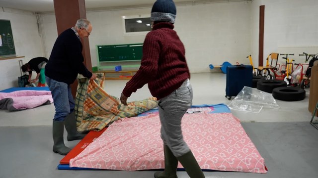 « Là, c’est notre tour » : leur domicile inondé, ces habitants du Pas-de-Calais passent la nuit dans un gymnase