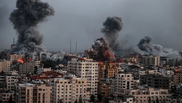 İsrail güçleri önce göç yolundaki sivilleri, sonra okulu hedef aldı: Çok sayıda ölü var.