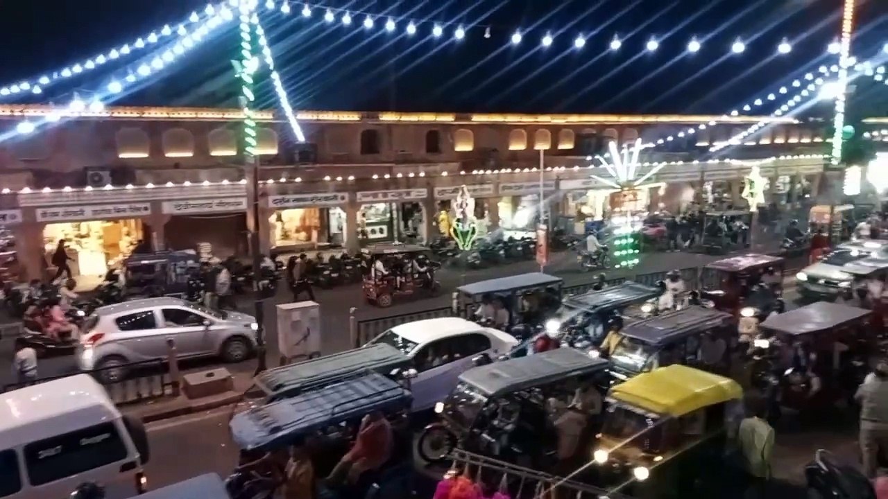 रंग-बिरंगी रोशनी से सराबोर गुलाबीनगरी, मुस्कुरा...