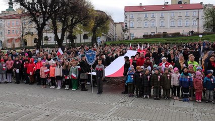 Wspólne śpiewanie hymnu Polski w Przemyślu
