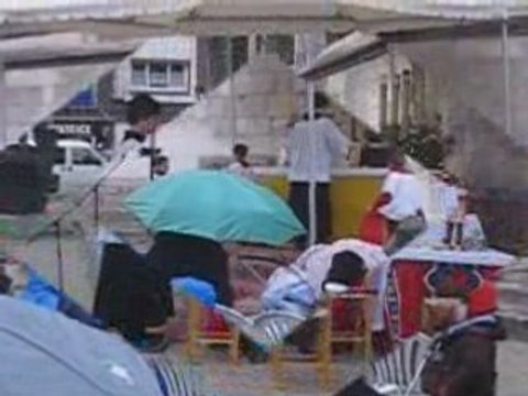 Amiens messe traditionnelle - Quasimodo 2008 parvis St Leu