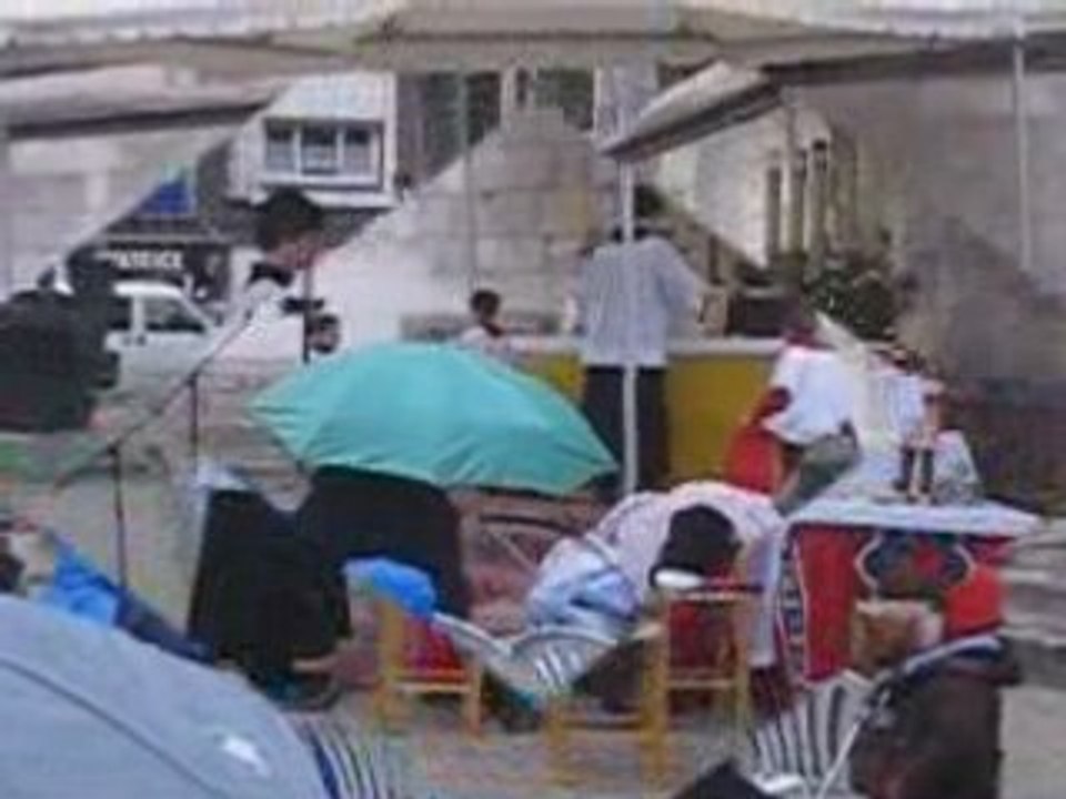 Amiens messe traditionnelle -  Quasimodo 2008 parvis St Leu