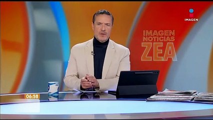 Diputado del PT protesta con un árbol de Navidad por una alcantarilla rota