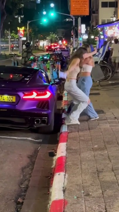 Someone leaning on your car_ Remote start that is the answer. #funny #corvette #c8 #car #shorts