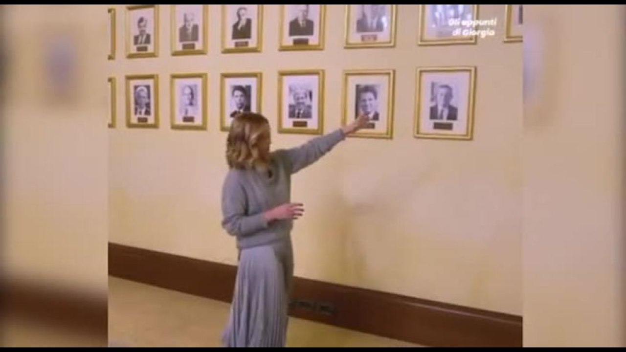 Meloni nella sala con foto presidenti Consiglio: "Io qui fra 4 anni"