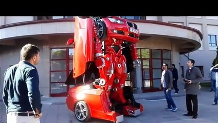A car turns into a robot Une voiture se transforme en robot سيارة تتحول الى رجل الي