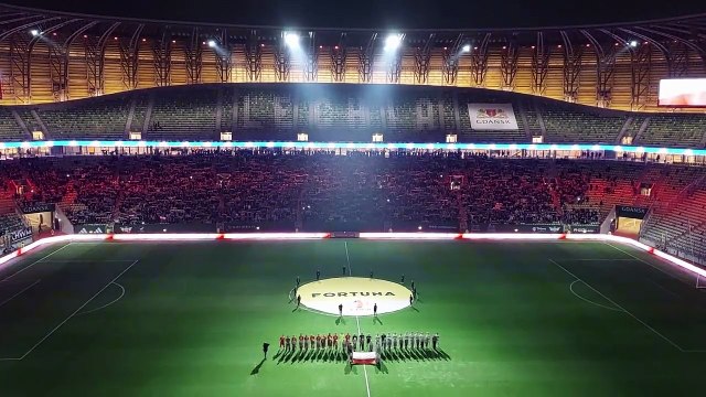 Hymn Polski odśpiewany na meczu Lechii Gdańsk z Wisłą Kraków