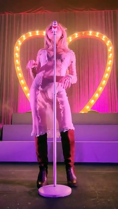 Sabrina Carpenter Honeymoon Fades Performance from the emails i can't send tour
