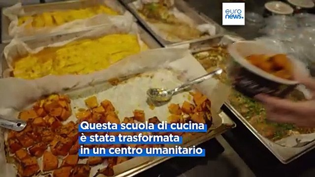 Conforto e buon cibo: gli chef volontari aiutano le famiglie fuggite dal confine con Gaza