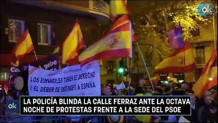 La Policía blinda la calle Ferraz ante la octava noche de protestas frente a la sede del PSOE
