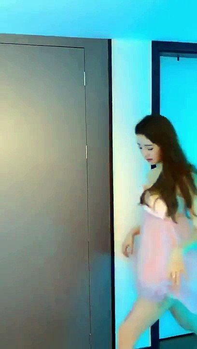 Beautiful girl dancing under camera obscura  暗箱跳舞美女  Hermosa chica bailando bajo la cámara oscura