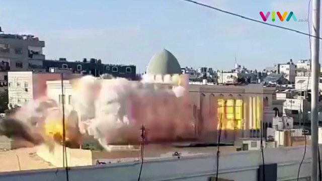 DETIK-DETIK Masjid di Gaza Hancur Dirudal Israel
