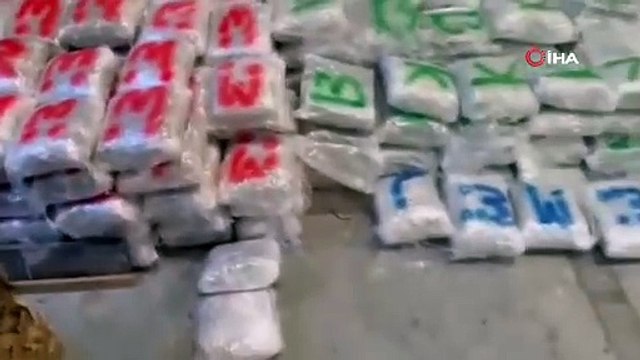 İçişleri Bakanı Yerlikaya: 15 ilde yapılan Narkogüç Operasyonları kapsamında zehir tacirleri ve bunların taşeronu sokak satıcısı 199 şüpheli yakalandı.