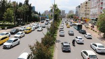 Antalya’ya gelen turistler bir gününü trafikte geçiriyor