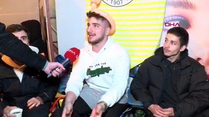 Kadıköy'de açılan yeni mağaza için izdiham!  10 bin liralık hediyeyi duyan koştu