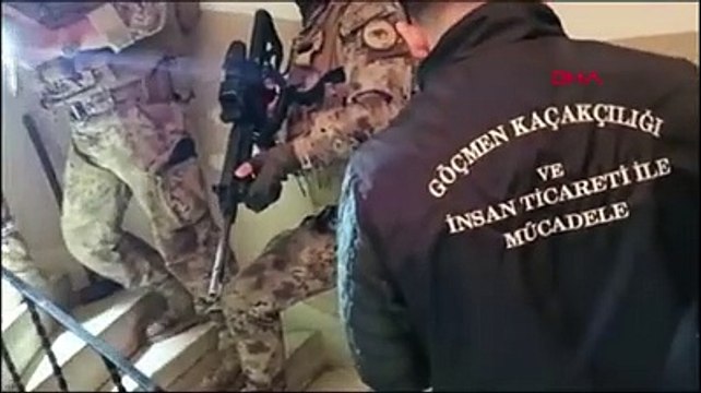 Göçmen kaçakçıları polis ve nüfus memuru çıktı!