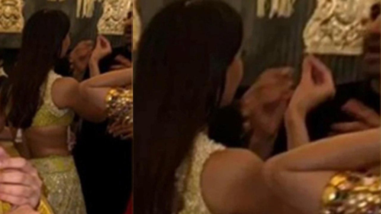 Aditya Roy Kapur Ananya Panday Feeding Food Each Other Inside Video Viral, Sara Ali Diwali Party