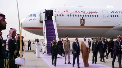 لحظة وصول الرئيس السيسي إلى الرياض للمشاركة في القمة العربية الاسلامية المشتركة غير العادية