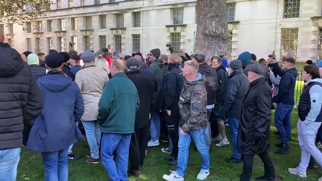 Activists chant 'Tommy Robinson' as far-right descend on London ahead of pro-Palestinian protest