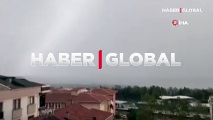 İstanbul'da Küçükçekmece Gölü üzerinde hortum oluştu