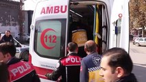 Malatya'da otomobil yunus ekibine çarptı: 2 polis yaralandı