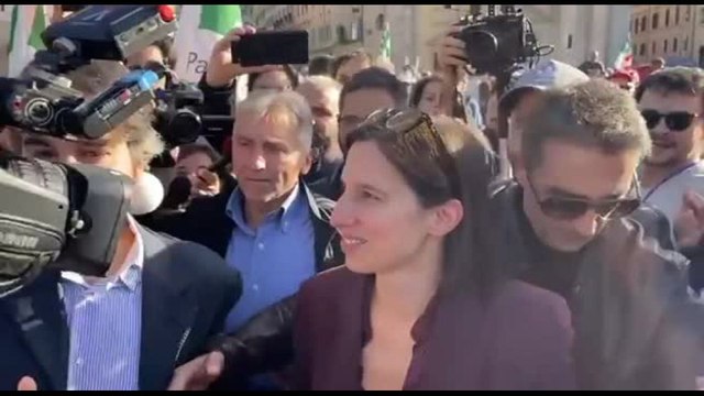 A Piazza del Popolo a Roma la manifestazione del Pd contro la destra estrema