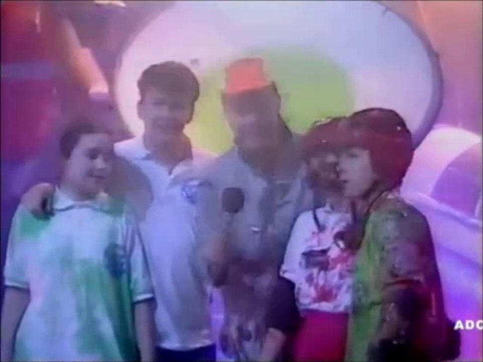 Celebrity Double Dare UK 1991 Obstacle Course Run 4