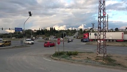 Kırmızı Işıkta Bekleyen Araça Tır Arkadan Çarptı: 1 Yaralı