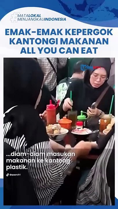 Saat Aksi Emak-emak Diam-diam Kantongi Makanan ke Plastik di Restoran All You Can Eat Terciduk Owner