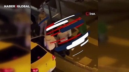 Tartıştığı adama sinirlenen kadın, arka arkaya tokat attı