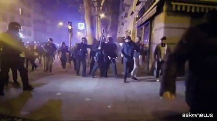 Nuovi scontri a Madrid alla vigilia del giuramento di Sanchez
