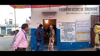 लोकतंत्र के महायज्ञ में आहुति देने पहुंचे मतदाता