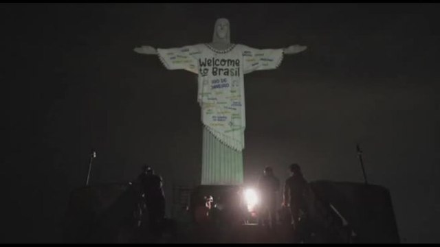 Brasile, la statua del Cristo Redentore dà il benvenuto a Taylor Swift