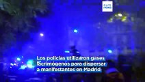 La policía carga contra los manifestantes en una nueva noche de protestas contra Sánchez