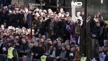 شاهد: الآلاف يقفون دقيقتي صمت في بريطانيا إحياء لذكرى يوم الهدنة