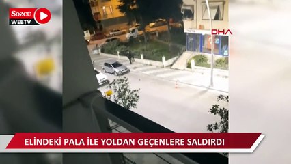 Video herunterladen: Büyükçekmece'de bir kişi, elindeki pala ile yoldan geçenlere saldırdı