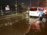 İstanbul'da Sağanak Yağış ve Fırtına: Yollar Göle Döndü