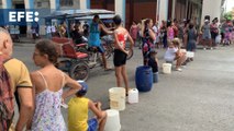 Habitantes de La Habana Vieja cierran una calle como protesta por la escasez de agua potable