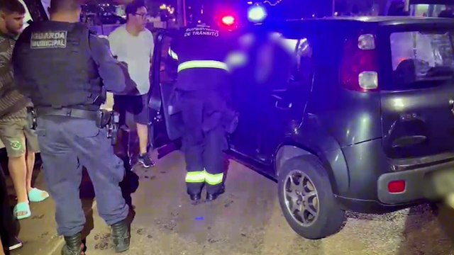 Motorista embriagado é preso após provocar acidente envolvendo três veículos na Avenida Tancredo Neves